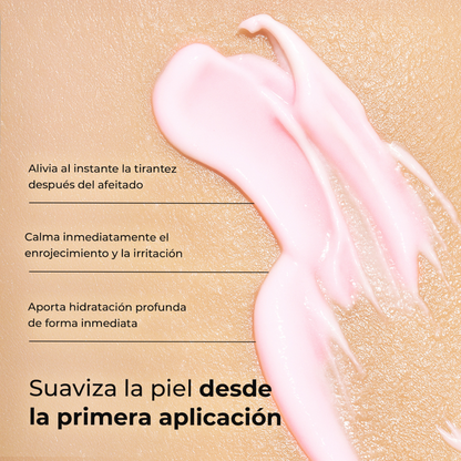 Textura rosa de la crema Blush Feather sobre piel morena, alivia la tirantez, calma la irritación y aporta hidratación profunda desde la primera aplicación