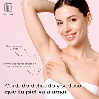 Mujer aplicando desodorante de rápida absorción con textura suave en las axilas, fórmula no grasa para cuidado diario de la piel